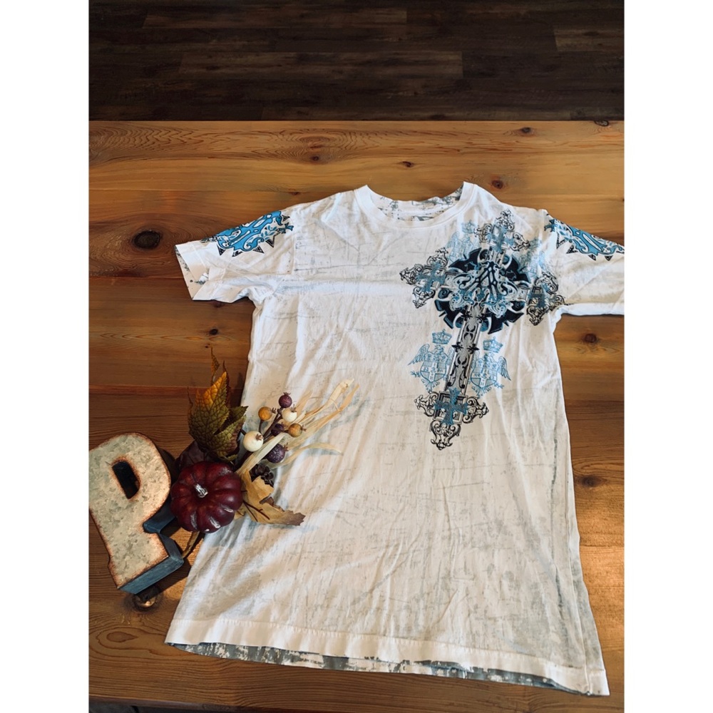 White buckle short sleeve.